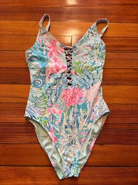 Lilly Pulitzer Isle Lattice Swimsuit size 10 
Pre-owned